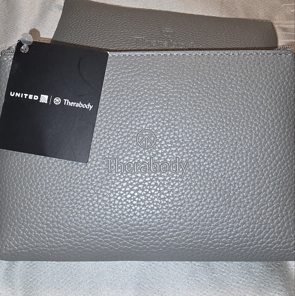BNWT United Airlines/Therabody Pebble Gray Leather Pouch